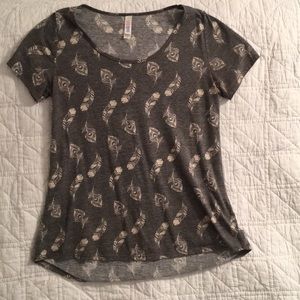 Size S Lula Roe Classic Tee